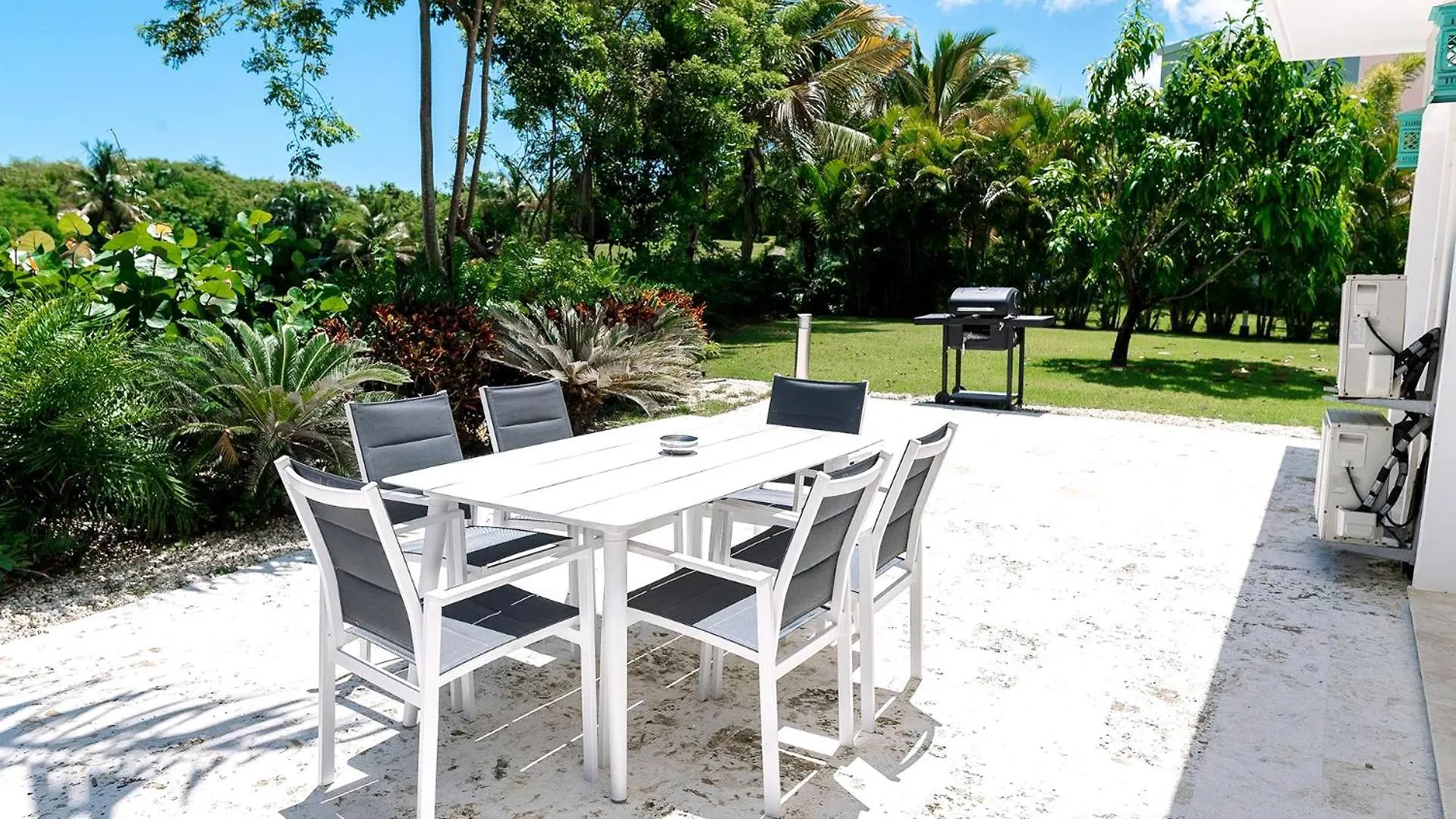 Luxury Villa Iberosta Del Mar - 4Bdr, Private Beach, Pool & Jacuzzi Punta Cana