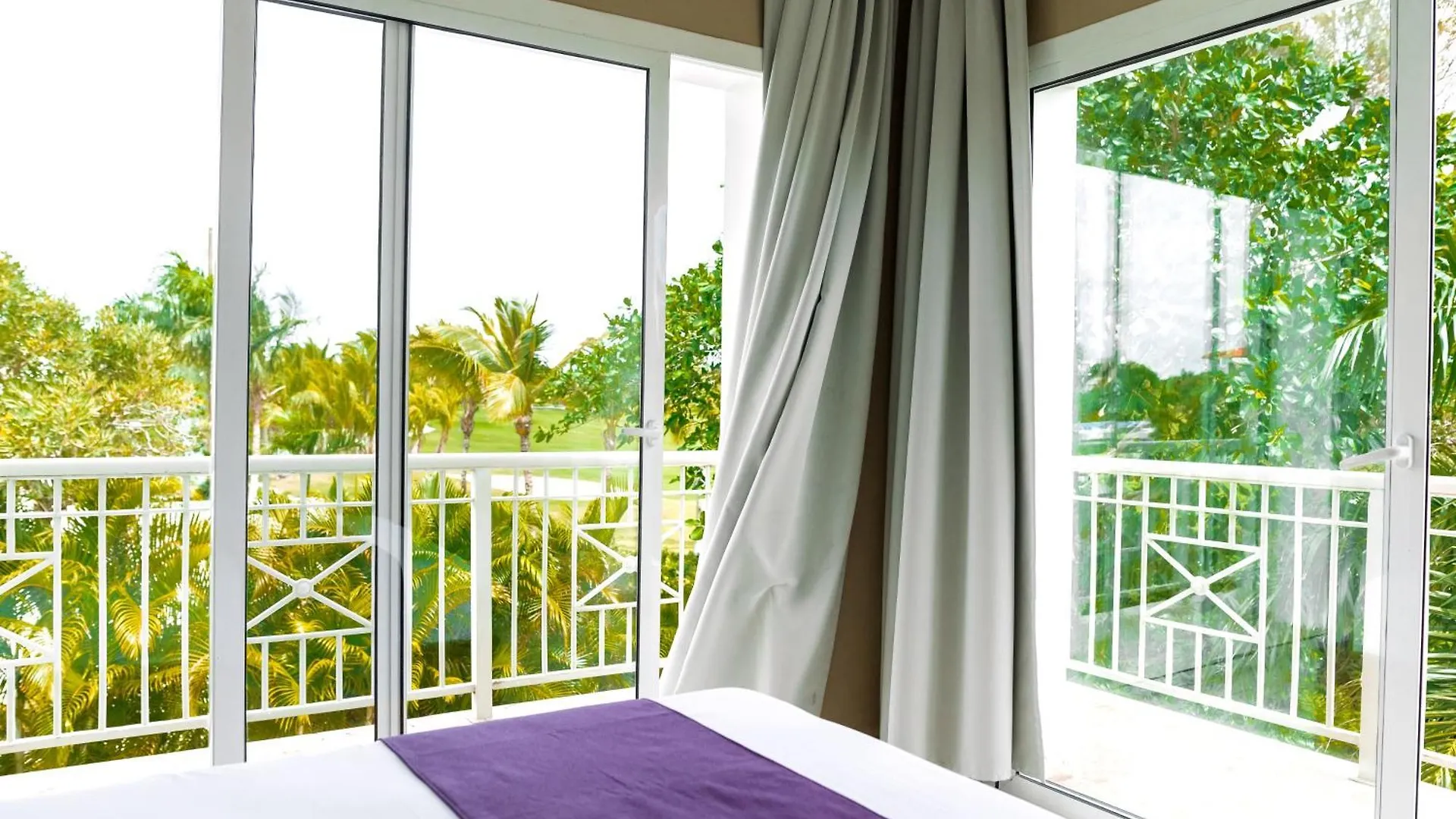 Luxury Villa Iberosta Del Mar - 4Bdr, Private Beach, Pool & Jacuzzi Punta Cana
