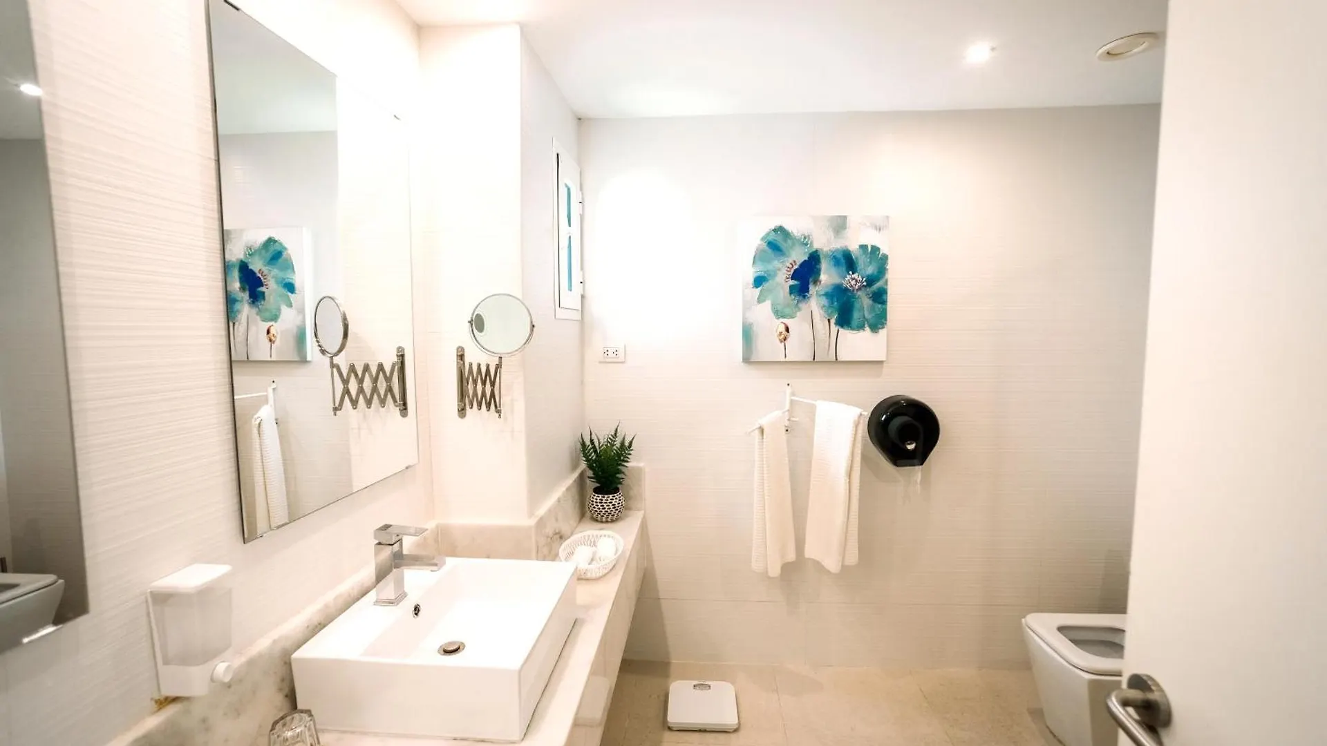 Luxury Villa Iberosta Del Mar - 4Bdr, Private Beach, Pool & Jacuzzi Punta Cana